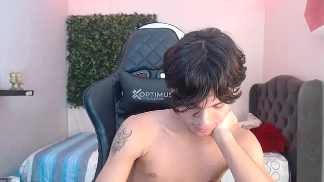 Snapshot of andy_dan18 chatting on 03-18-25, 04:37 andy dan18 online show from 03-18-25, 04:37