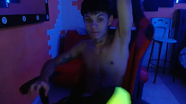 Snapshot of andy_dan18 chatting on 09-13-25, 01:33 andy dan18 online show from 09-13-25, 01:33