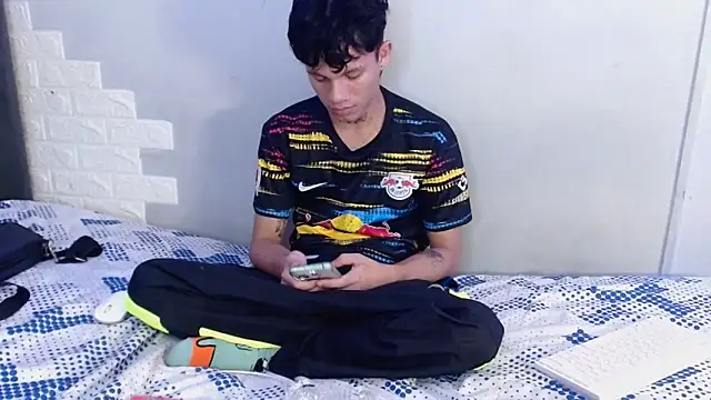 Snapshot of andy_dan18 chatting on 09-16-25, 06:09 andy dan18 online show from 09-16-25, 06:09