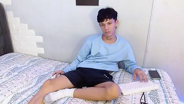 Snapshot of andy_dan18 chatting on 09-18-25, 05:48 andy dan18 online show from 09-18-25, 05:48