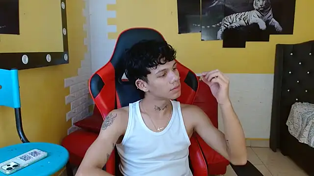 Snapshot of andy_dan18 chatting on 09-23-25, 05:38 andy dan18 online show from 09-23-25, 05:38