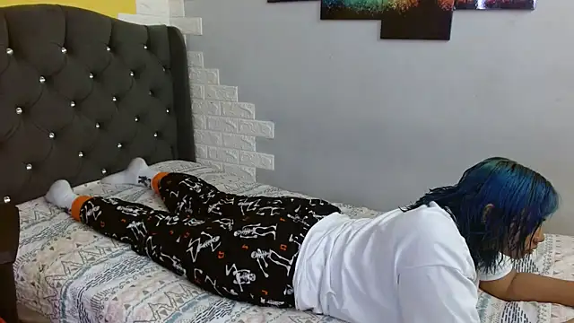 Snapshot of andy_dan18 chatting on 10-02-25, 12:23 andy dan18 online show from 10-02-25, 12:23