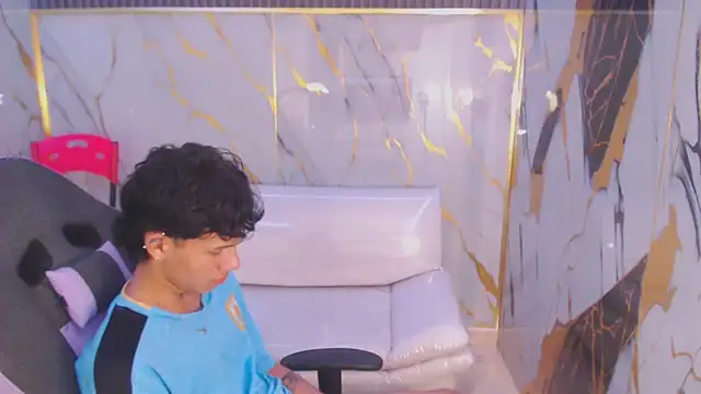 Snapshot of andy_dan18 chatting on 10-06-25, 03:20 andy dan18 online show from 10-06-25, 03:20