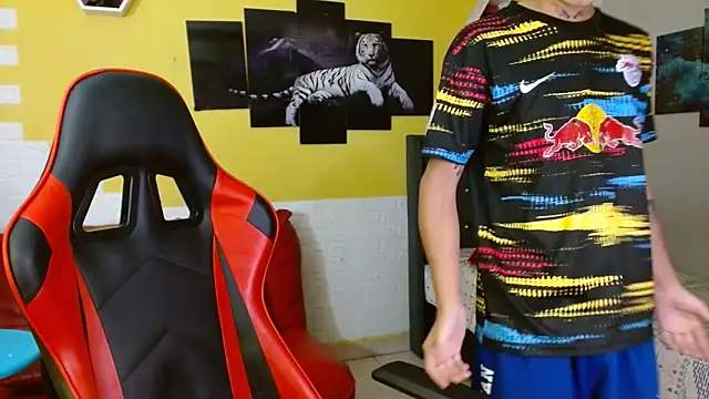 Snapshot of andy_dan18 chatting on 10-15-25, 02:50 andy dan18 online show from 10-15-25, 02:50