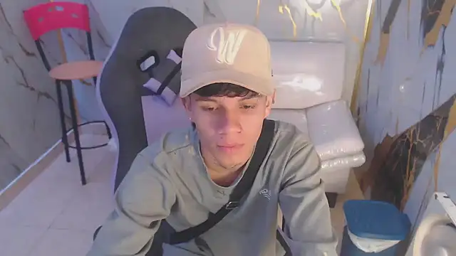 Snapshot of andy_dan18 chatting on 10-18-25, 02:29 andy dan18 online show from 10-18-25, 02:29