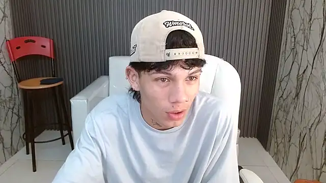 Snapshot of andy_dan18 chatting on 10-23-25, 03:44 andy dan18 online show from 10-23-25, 03:44