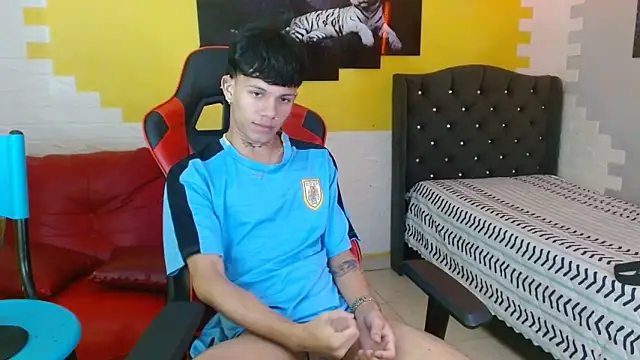 Snapshot of andy_dan18 chatting on 11-04-25, 02:16 andy dan18 online show from 11-04-25, 02:16