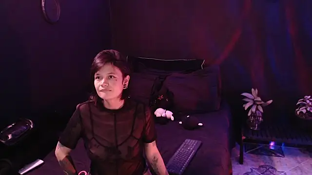 Snapshot of rousstattoo chatting on 03-26-26, 01:33 rousstattoo online show from 03-26-26, 01:33