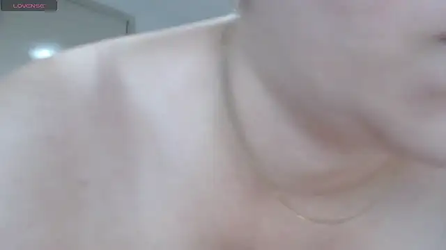 Snapshot of MommyHelpsmee chatting on 12-01-25, 11:10 MommyHelpsmee online show from 12-01-25, 11:10