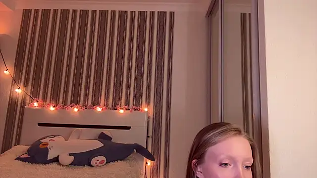 Awwwrora online show from 11-11-25, 06:41