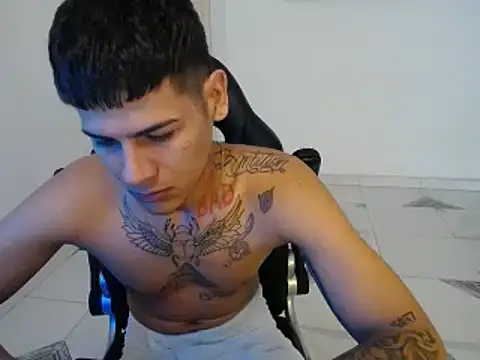 Snapshot of Clyde019 chatting on 12-30-24, 01:25 Clyde019 online show from 12-30-24, 01:25