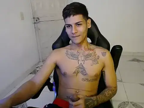 Snapshot of Clyde019 chatting on 01-01-25, 12:00 Clyde019 online show from 01-01-25, 12:00