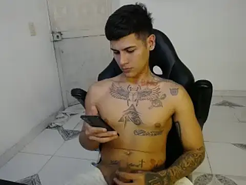 Snapshot of Clyde019 chatting on 01-03-25, 12:54 Clyde019 online show from 01-03-25, 12:54