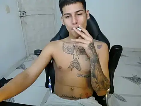 Snapshot of Clyde019 chatting on 01-09-25, 02:33 Clyde019 online show from 01-09-25, 02:33