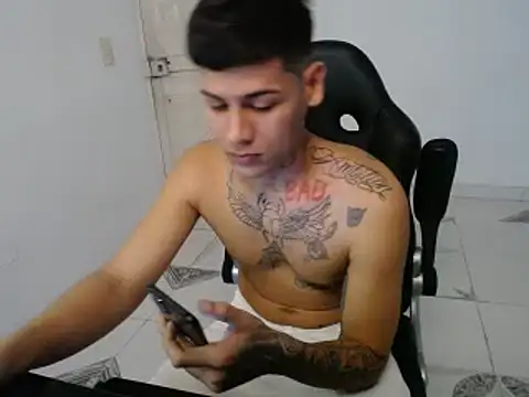 Snapshot of Clyde019 chatting on 01-18-25, 09:02 Clyde019 online show from 01-18-25, 09:02