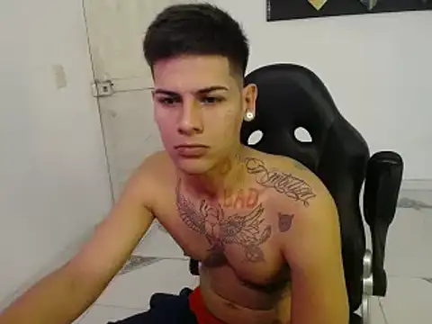 Snapshot of Clyde019 chatting on 01-19-25, 04:57 Clyde019 online show from 01-19-25, 04:57