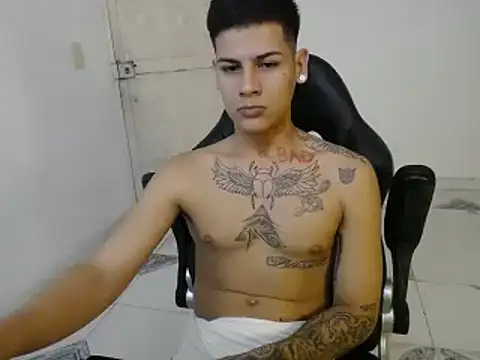 Snapshot of Clyde019 chatting on 01-21-25, 04:10 Clyde019 online show from 01-21-25, 04:10