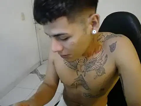 Snapshot of Clyde019 chatting on 01-21-25, 07:15 Clyde019 online show from 01-21-25, 07:15