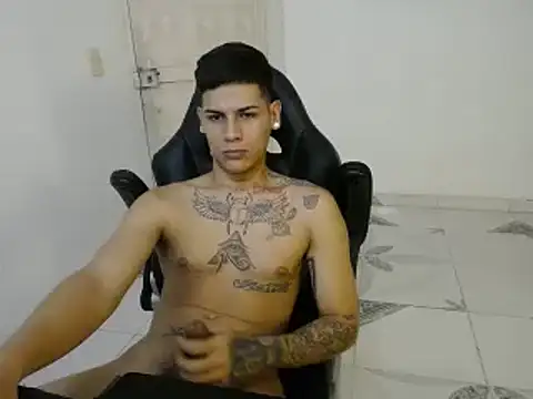 Snapshot of Clyde019 chatting on 01-23-25, 12:14 Clyde019 online show from 01-23-25, 12:14