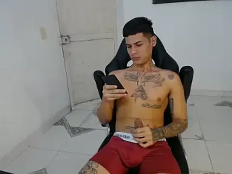 Snapshot of Clyde019 chatting on 01-25-25, 02:47 Clyde019 online show from 01-25-25, 02:47