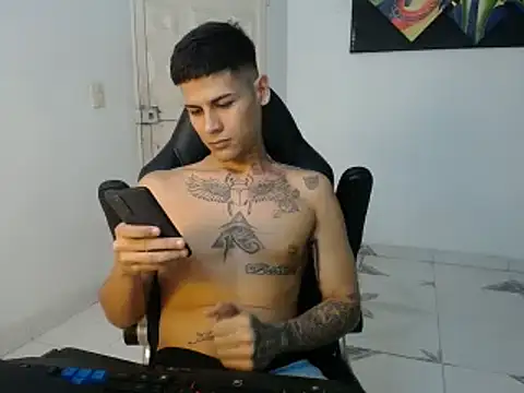 Snapshot of Clyde019 chatting on 02-05-25, 09:29 Clyde019 online show from 02-05-25, 09:29