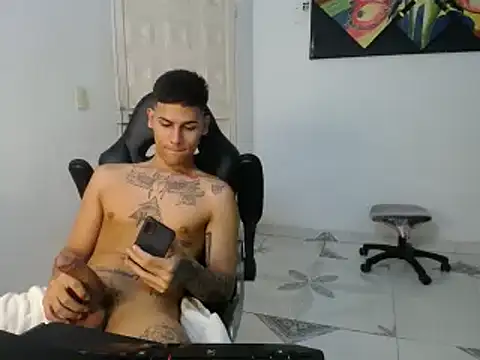 Snapshot of Clyde019 chatting on 02-07-25, 01:15 Clyde019 online show from 02-07-25, 01:15