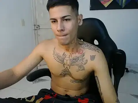 Snapshot of Clyde019 chatting on 02-07-25, 09:04 Clyde019 online show from 02-07-25, 09:04