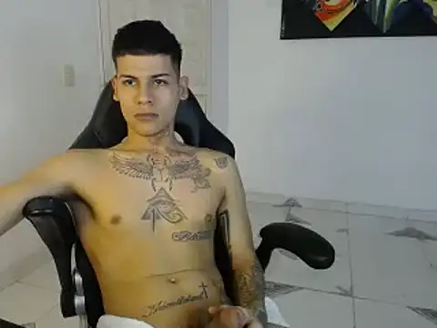 Snapshot of Clyde019 chatting on 02-10-25, 05:41 Clyde019 online show from 02-10-25, 05:41