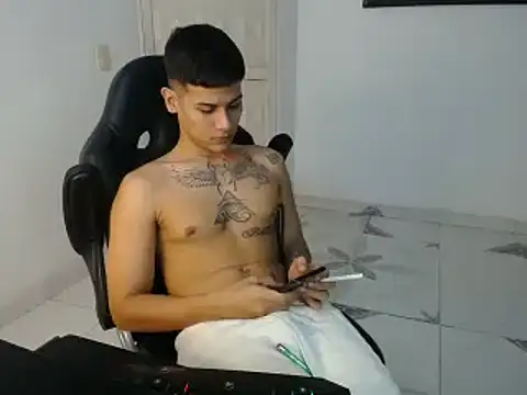 Snapshot of Clyde019 chatting on 02-12-25, 12:27 Clyde019 online show from 02-12-25, 12:27