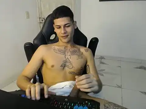 Snapshot of Clyde019 chatting on 02-14-25, 02:07 Clyde019 online show from 02-14-25, 02:07