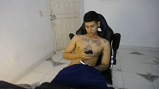 Snapshot of Clyde019 chatting on 02-20-25, 08:03 Clyde019 online show from 02-20-25, 08:03