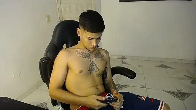 Snapshot of Clyde019 chatting on 02-26-25, 11:26 Clyde019 online show from 02-26-25, 11:26