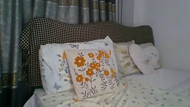 Snapshot of LeydiLi chatting on 07-14-26, 05:18 LeydiLi online show from 07-14-26, 05:18