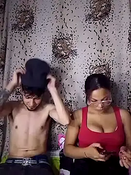 Snapshot of BlakeandRouse chatting on 12-31-24, 12:43 BlakeandRouse online show from 12-31-24, 12:43