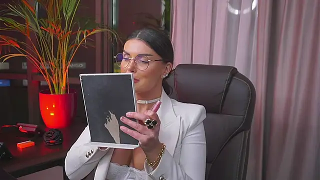 myakalifa online show from 01-26-25, 11:18