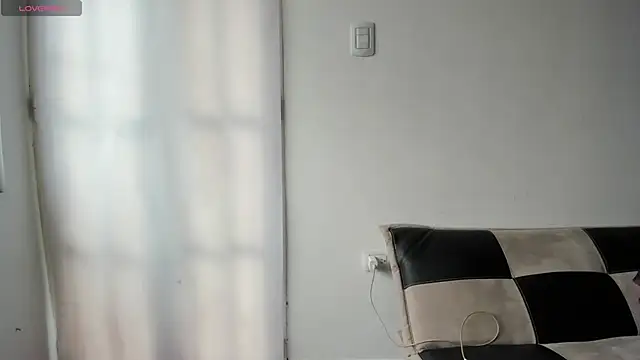 Snapshot of Sophia_cyrus11 chatting on 11-16-25, 06:24 Sophia cyrus11 online show from 11-16-25, 06:24