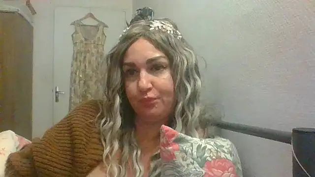 Snapshot of BELLAMORGANE1 chatting on 12-23-24, 06:05 BELLAMORGANE1 online show from 12-23-24, 06:05