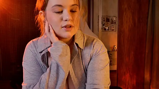 Snapshot of TessPleasure chatting on 12-15-25, 10:30 TessPleasure online show from 12-15-25, 10:30