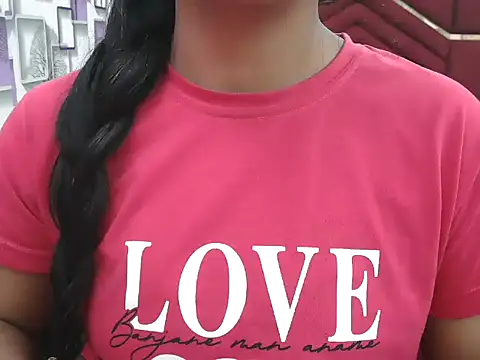 Snapshot of Somiya87 chatting on 12-21-25, 04:25 Somiya87 online show from 12-21-25, 04:25