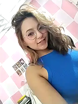 Snapshot of Paulina_mosh chatting on 02-15-25, 05:50 Paulina mosh online show from 02-15-25, 05:50
