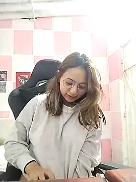 Snapshot of Paulina_mosh chatting on 03-04-25, 01:45 Paulina mosh online show from 03-04-25, 01:45