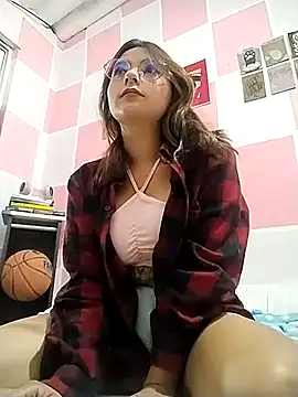 Snapshot of Paulina_mosh chatting on 03-11-25, 11:55 Paulina mosh online show from 03-11-25, 11:55