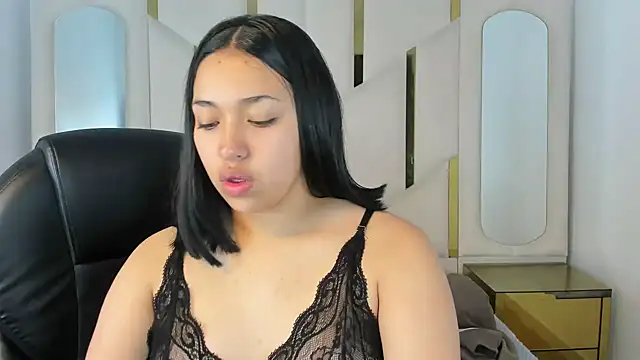 IsabellRodriguez18 online show from 10-07-25, 03:25