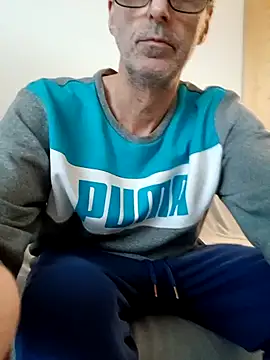 Snapshot of mas317592 chatting on 01-06-25, 09:41 mas317592 online show from 01-06-25, 09:41