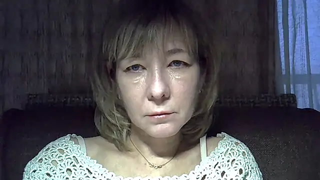 Snapshot of EllaJohnsonX chatting on 01-03-25, 01:03 EllaJohnsonX online show from 01-03-25, 01:03