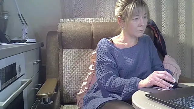 Snapshot of EllaJohnsonX chatting on 01-18-26, 04:33 EllaJohnsonX online show from 01-18-26, 04:33