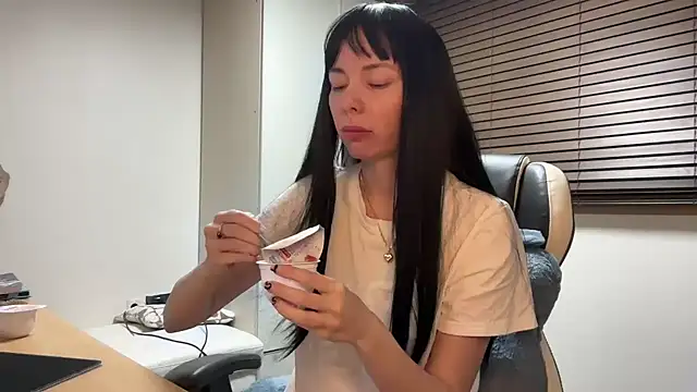 Snapshot of yunasuka chatting on 01-11-25, 07:16 yunasuka online show from 01-11-25, 07:16