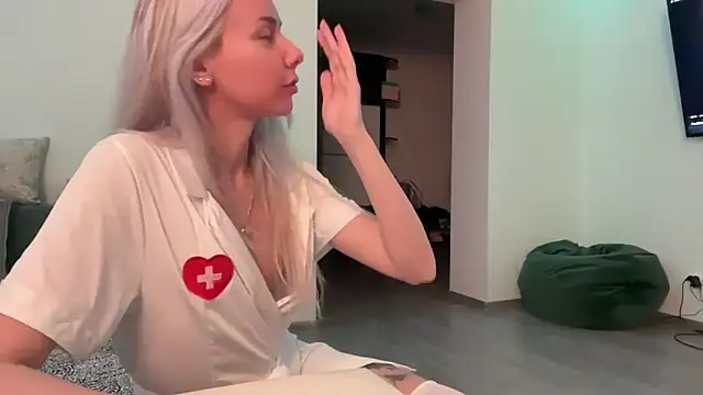 Snapshot of yunasuka chatting on 02-06-25, 01:49 yunasuka online show from 02-06-25, 01:49