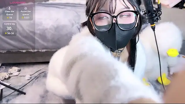 Snapshot of Yu_UwU_ chatting on 01-01-25, 02:42 Yu UwU  online show from 01-01-25, 02:42