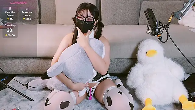 Snapshot of Yu_UwU_ chatting on 01-13-25, 02:11 Yu UwU  online show from 01-13-25, 02:11